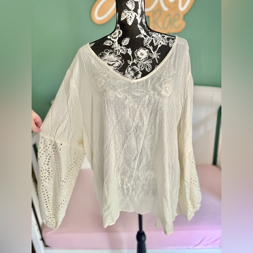 Maurice’s 2X Sheer eyelet sleeve blouse